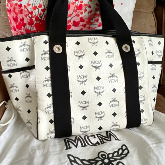 Almost New, Pre-Loved MCM Visetos Leather Tote Bag in White - Picture 3 of 12